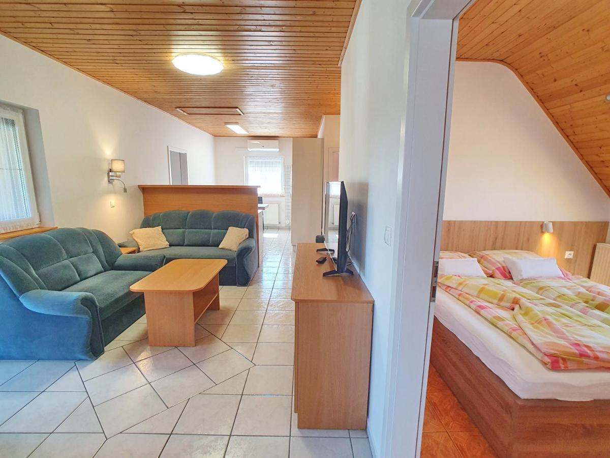 Krisztian Apartmanhaz Vonyarcvashegy Eksteriør bilde